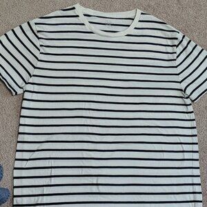 J. Crew Men’s Large Perfect-fit short sleeve crewneck T-shirt in blue st…